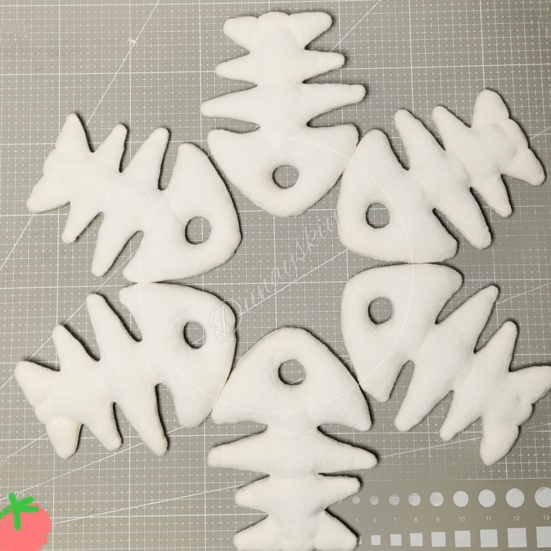 Pluche visgraat sleutelhanger  - Fishbones Cosplay Prop recensie en prijs